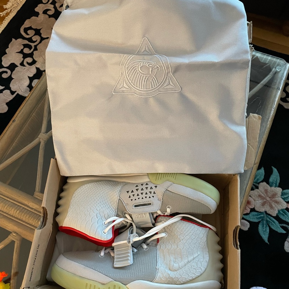 Nike Air Yeezy 2 NRG Pure Platinum W/ box & Dust Bag NIB - Picture 12 of 13